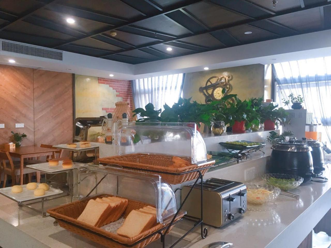 Nostalgia Hotel Near Tianjin Polar Ocean Word- Tianjin Fonte Joy World, 10 Minutes Drive Away From Tianjin Tanggu High-Speed Railway Station, Free Ice-Cream, Mineral Water, Snacks And Laundry Service, English Communication Well Dış mekan fotoğraf