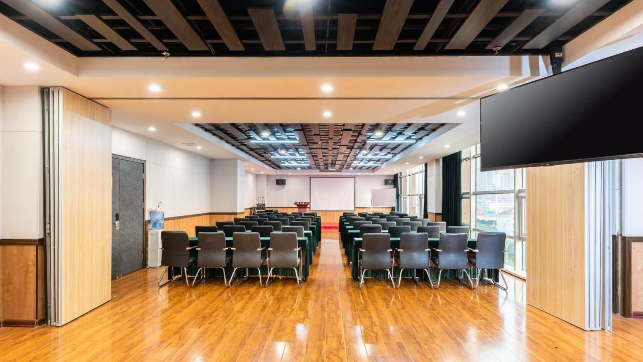 Nostalgia Hotel Near Tianjin Polar Ocean Word- Tianjin Fonte Joy World, 10 Minutes Drive Away From Tianjin Tanggu High-Speed Railway Station, Free Ice-Cream, Mineral Water, Snacks And Laundry Service, English Communication Well Dış mekan fotoğraf